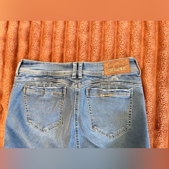 Colombian D’eLuxe Blue Ankle Cropped Jeans with Modern Distressing - Picture 5 of 5